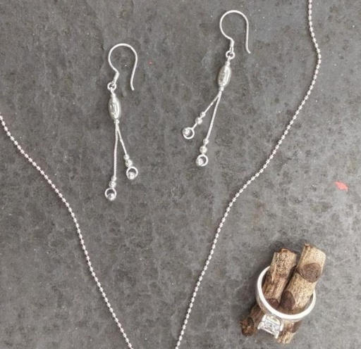 Detalle aretes gancho